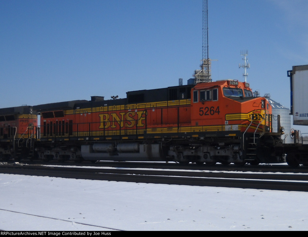 BNSF 5264